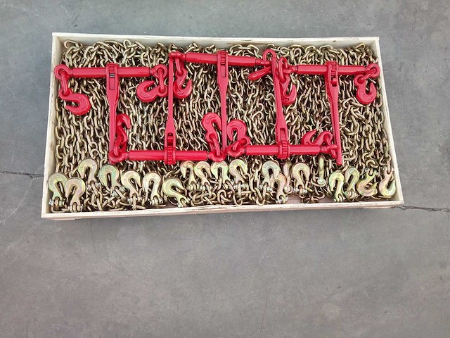 Pallet met 5x ratelspanner en 10x transportketting (2,45 ton) - afbeelding 1 van  2