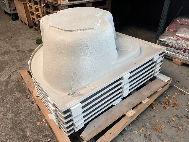 Pallet met baden - afbeelding 2 van  3
