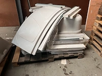 Pallet met baden - afbeelding 1 van  3