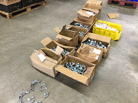 Pallet met bevestigingsklemmen - afbeelding 1 van  9