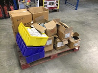 Pallet met bevestigingsklemmen - afbeelding 4 van  9