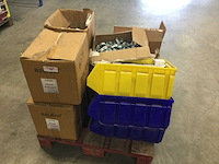 Pallet met bevestigingsklemmen - afbeelding 5 van  9