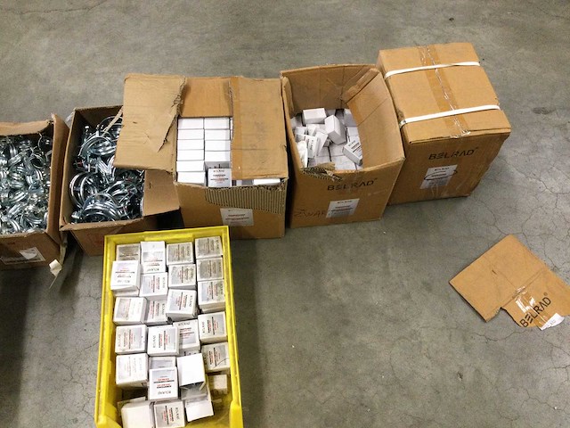 Pallet met bevestigingsklemmen - afbeelding 6 van  9