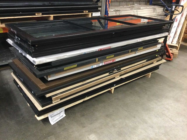 Pallet met binnendeuren - afbeelding 1 van  5