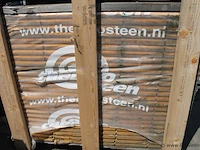 Pallet met dakpannen - 142x70x101 cm - afbeelding 2 van  4