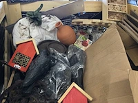Pallet met diverse tuin-en huishoudelijke artikelen. - afbeelding 2 van  5