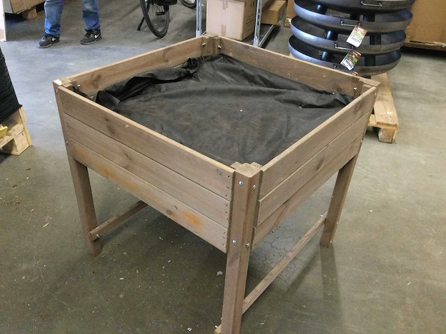 Pallet met diverse tuin-en huishoudelijke artikelen. - afbeelding 3 van  5