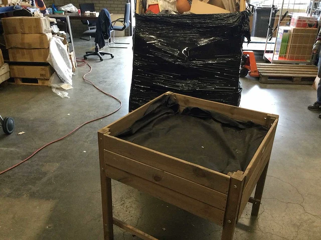 Pallet met diverse tuin-en huishoudelijke artikelen. - afbeelding 4 van  5