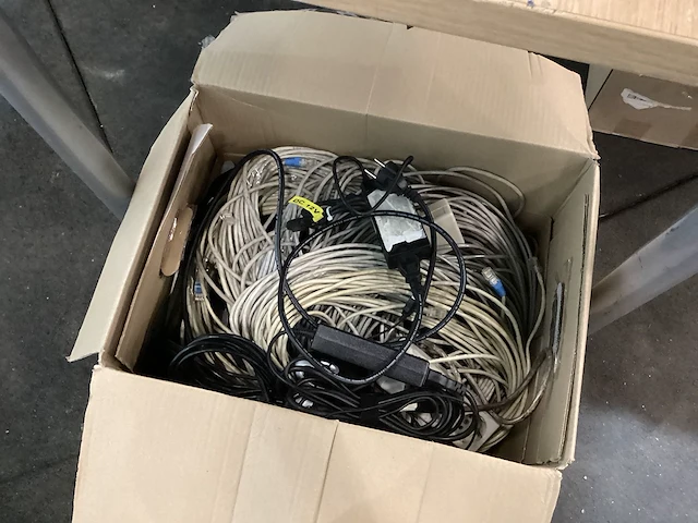 Pallet met diversen - zie additionele informatie - afbeelding 2 van  11
