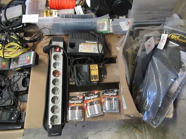 Pallet met diversen - afbeelding 2 van  5