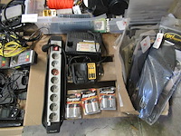 Pallet met diversen - afbeelding 2 van  5