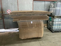 Pallet met dozen en karton - afbeelding 2 van  5