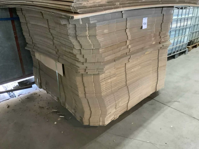 Pallet met dozen en karton - afbeelding 3 van  5