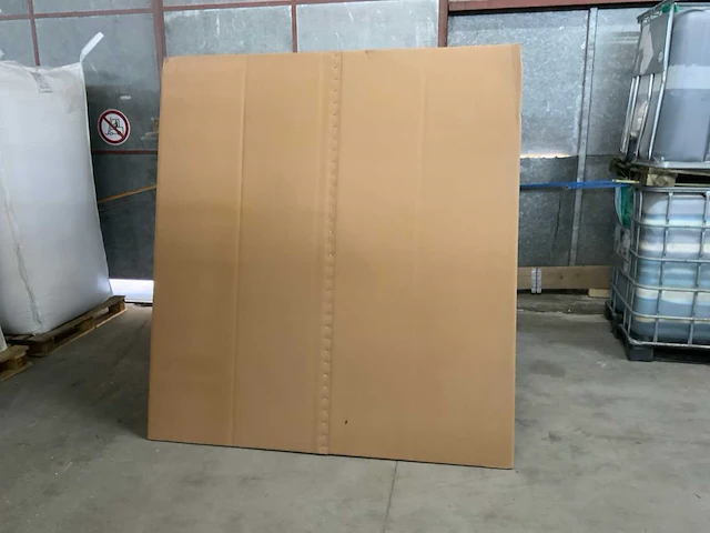 Pallet met dozen en karton - afbeelding 5 van  5