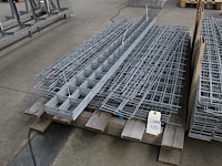 Pallet met draadgaas in diverse maten, w.o. lengte 140 en 180 cm - afbeelding 1 van  2