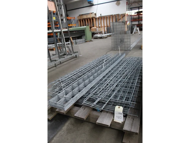 Pallet met draadgaas in diverse maten, w.o. lengte 140 en 180 cm - afbeelding 2 van  2