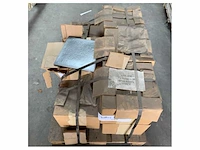Pallet met geluidsdempende tegels verschillende maten en diktes - afbeelding 1 van  2