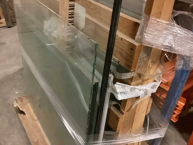 Pallet met glas - afbeelding 2 van  7