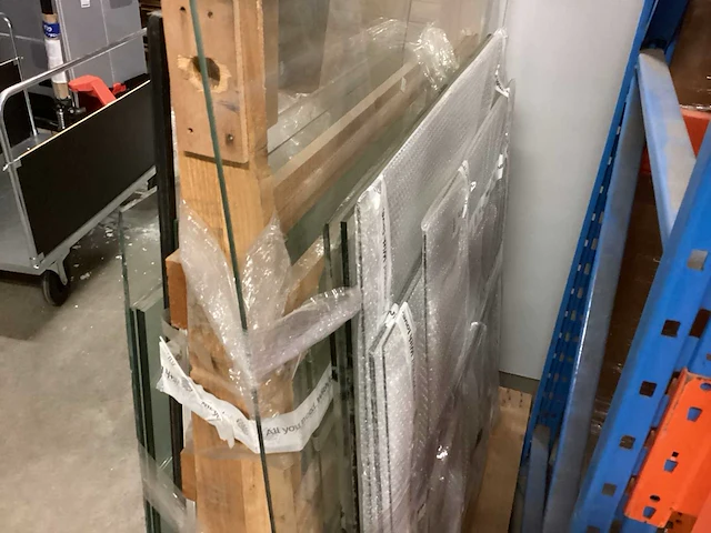 Pallet met glas - afbeelding 4 van  7