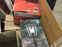 Pallet met huishoudelijke- en tuinartikelen. - afbeelding 2 van  6