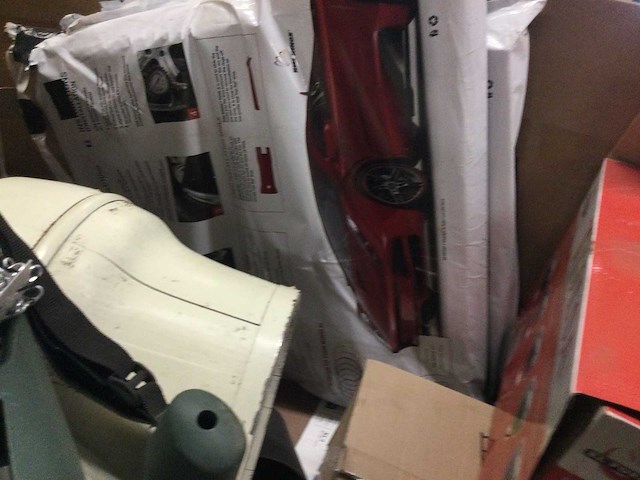 Pallet met huishoudelijke- en tuinartikelen. - afbeelding 3 van  6