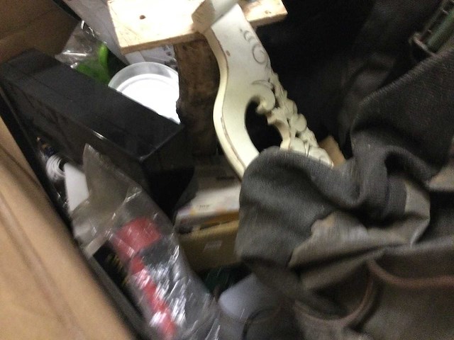 Pallet met huishoudelijke- en tuinartikelen. - afbeelding 4 van  6