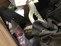 Pallet met huishoudelijke- en tuinartikelen. - afbeelding 4 van  6