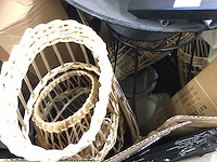 Pallet met huishoudelijke- en tuinartikelen. - afbeelding 2 van  5