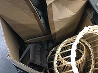 Pallet met huishoudelijke- en tuinartikelen. - afbeelding 3 van  5