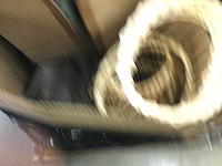 Pallet met huishoudelijke- en tuinartikelen. - afbeelding 4 van  5