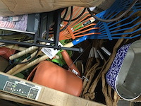 Pallet met huishoudelijke- en tuinartikelen - afbeelding 3 van  5