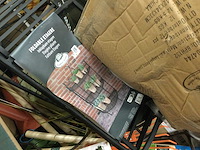 Pallet met huishoudelijke- en tuinartikelen - afbeelding 4 van  5