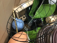 Pallet met huishoudelijke- tuinartikelen - afbeelding 4 van  7