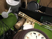 Pallet met huishoudelijke- tuinartikelen - afbeelding 5 van  7