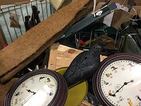 Pallet met huishoudelijke- tuinartikelen - afbeelding 2 van  4