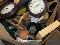 Pallet met huishoudelijke- tuinartikelen - afbeelding 3 van  4