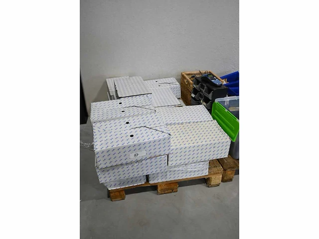 Pallet met installatiemateriaal en werkplaatsinvenvaris (5x) - afbeelding 7 van  14
