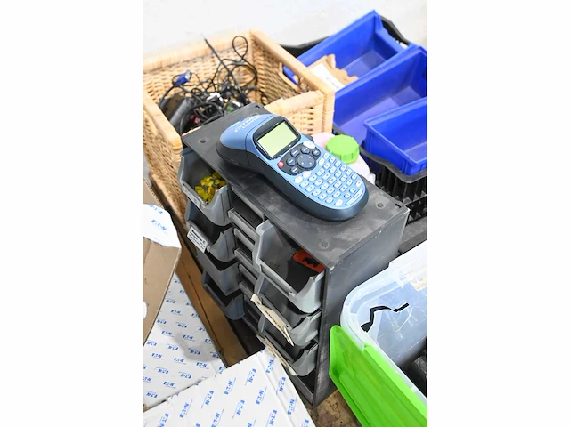 Pallet met installatiemateriaal en werkplaatsinvenvaris (5x) - afbeelding 9 van  14
