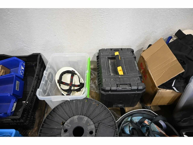 Pallet met installatiemateriaal en werkplaatsinvenvaris (5x) - afbeelding 14 van  14