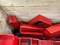 Pallet met kunstof magazijnbakken - afbeelding 4 van  6