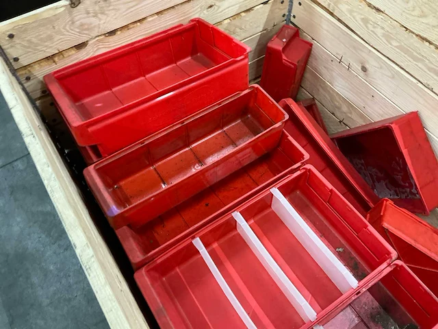 Pallet met kunstof magazijnbakken - afbeelding 6 van  6