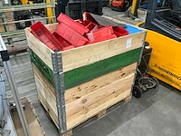 Pallet met kunstof magazijnbakken - afbeelding 2 van  3