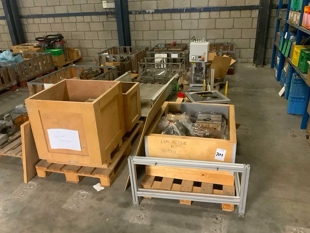 Pallet met machine toebehoren (14x) - afbeelding 1 van  10