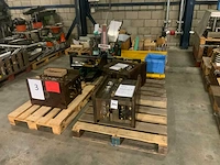 Pallet met machine toebehoren (9x)