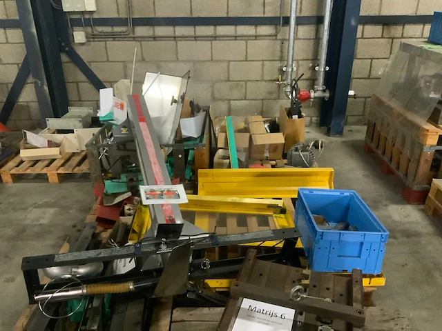 Pallet met machine toebehoren (9x) - afbeelding 5 van  7