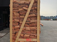 Pallet met netzakken aanmaakhout - afbeelding 2 van  3