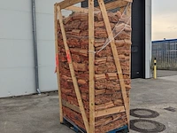 Pallet met netzakken aanmaakhout - afbeelding 1 van  3