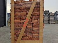 Pallet met netzakken aanmaakhout - afbeelding 2 van  3