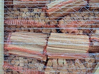 Pallet met netzakken aanmaakhout - afbeelding 3 van  3