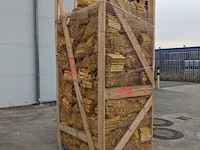 Pallet met netzakken aanmaakhout - afbeelding 1 van  3